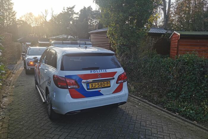 De politie doet onderzoek naar een overleden persoon