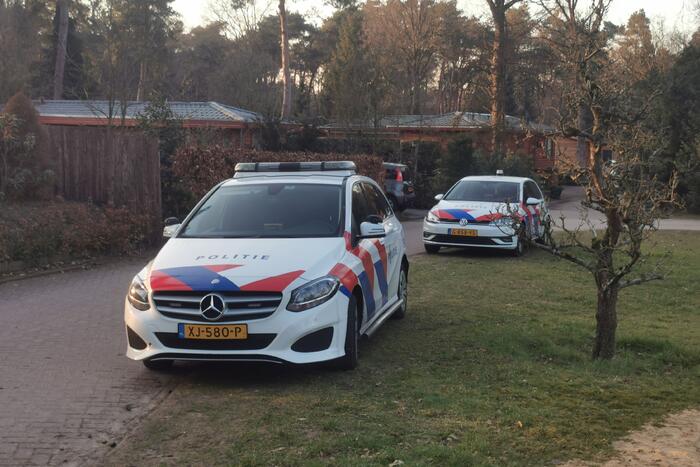 De politie doet onderzoek naar een overleden persoon