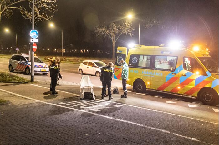 Twee fietsers in botsing na inhaalactie