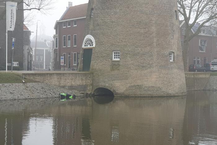 Opnieuw Go Sharing deelscooter te water