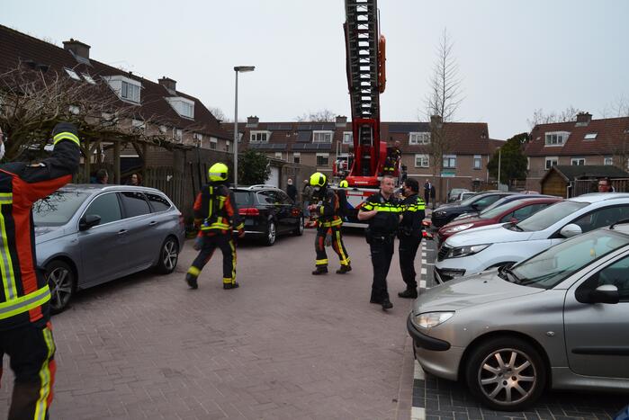 Schoorsteen woning in brand