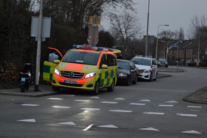 Scooterrijder aangereden door personenauto