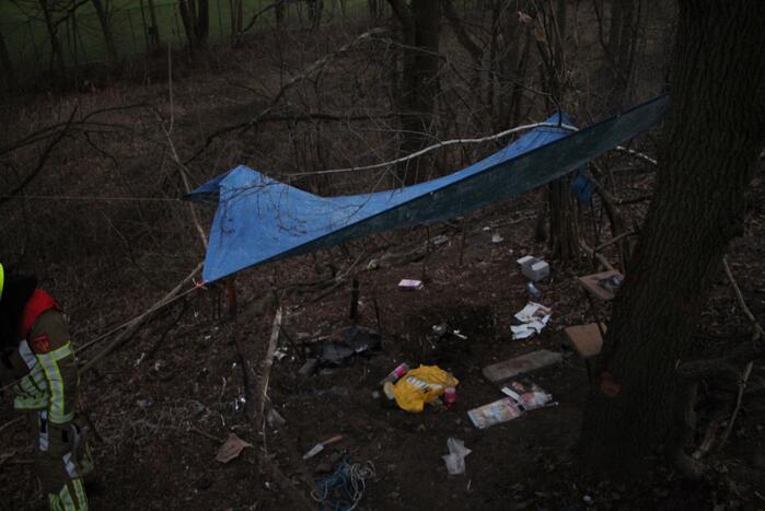 Brand bij hangplek in bosjes