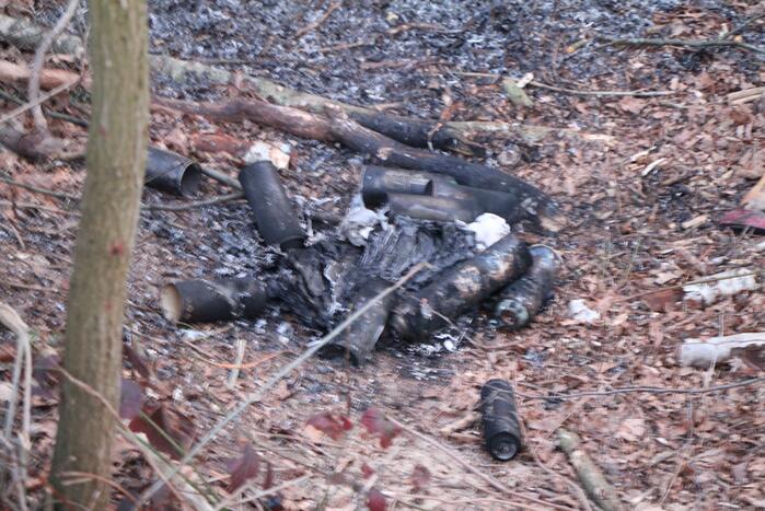 Brand bij hangplek in bosjes