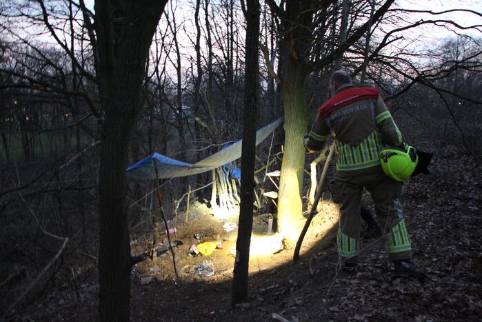 Brand bij hangplek in bosjes