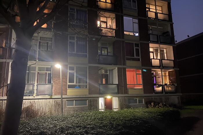 Overleden persoon aangetroffen in flatwoning