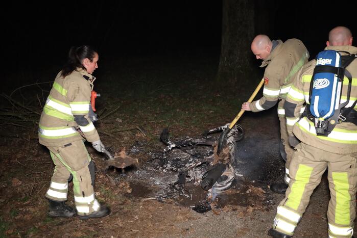 Scooter in brand gestoken