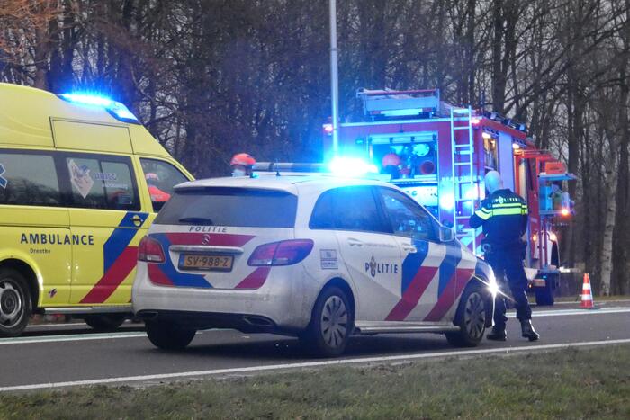 Bestuurder bekneld bij ernstig verkeersongeval