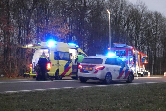 Bestuurder bekneld bij ernstig verkeersongeval