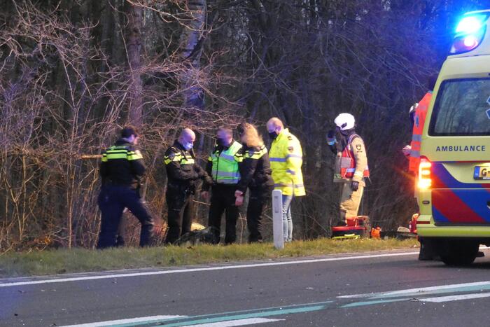 Bestuurder bekneld bij ernstig verkeersongeval
