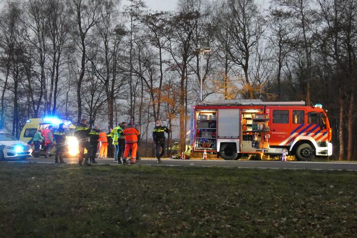 Bestuurder bekneld bij ernstig verkeersongeval