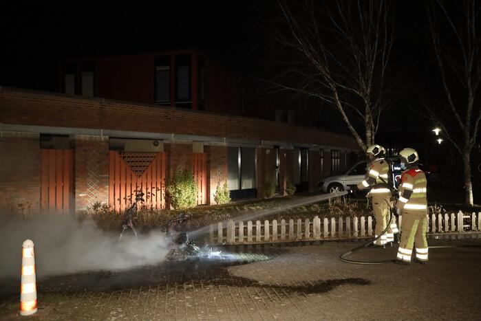 Wederom scooter verwoest door brand