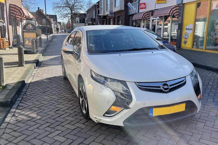 Auto botst op stilstaande motor