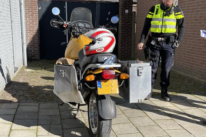 Auto botst op stilstaande motor