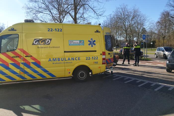 Scooterrijder in botsing met auto