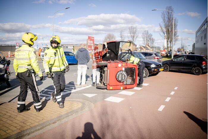 Bestuurder landt op zijn kant met Canta