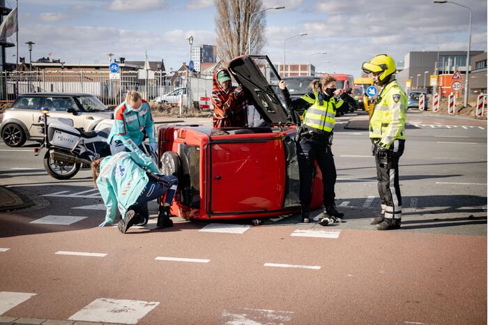 Bestuurder landt op zijn kant met Canta