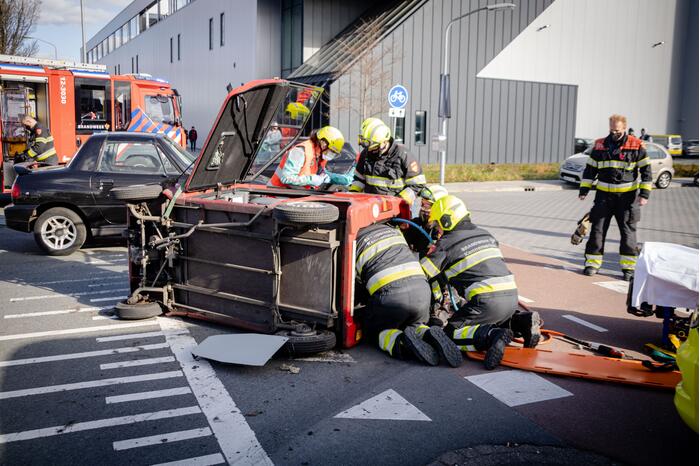 Bestuurder landt op zijn kant met Canta