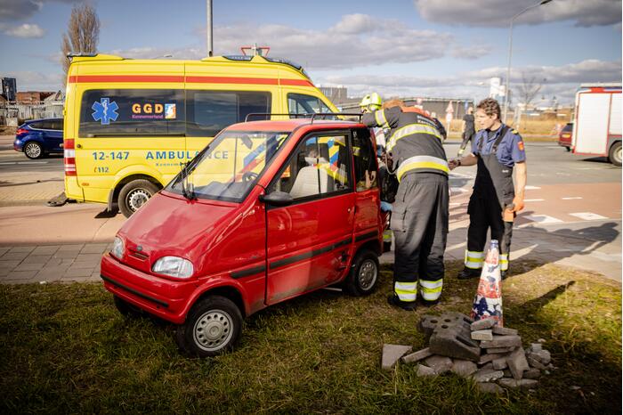 Bestuurder landt op zijn kant met Canta