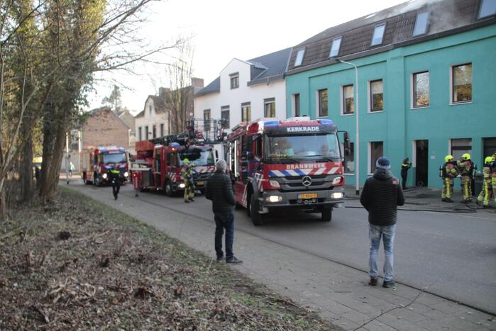 Veel rook bij grote brand in woning