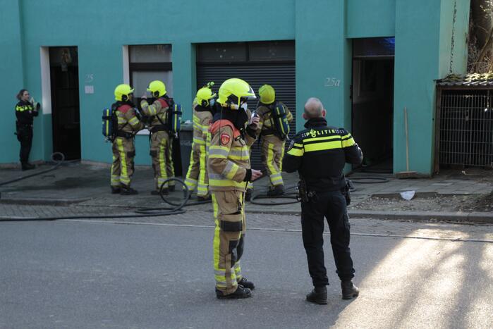 Veel rook bij grote brand in woning
