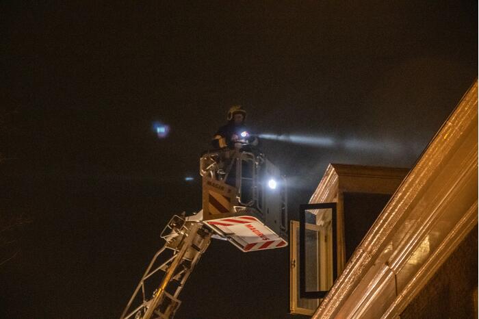 Veel rook door brand in schoorsteenkanaal