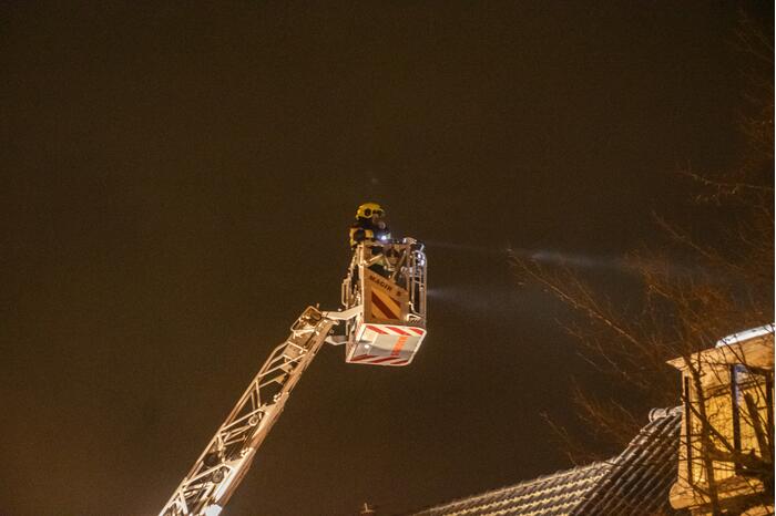 Veel rook door brand in schoorsteenkanaal