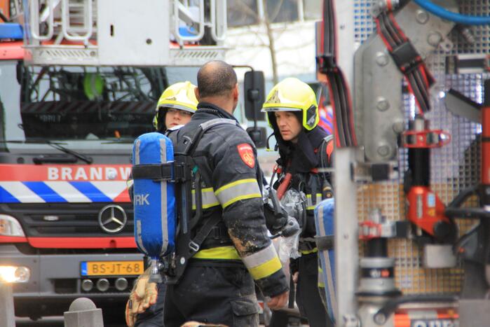 Woningbrand laait opnieuw op