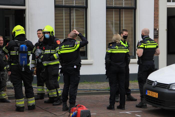 Woningbrand laait opnieuw op