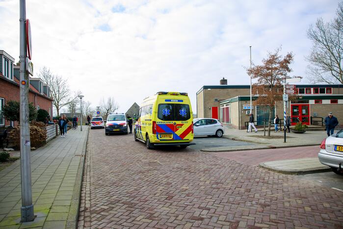 Kind valt uit boom en raakt zwaargewond