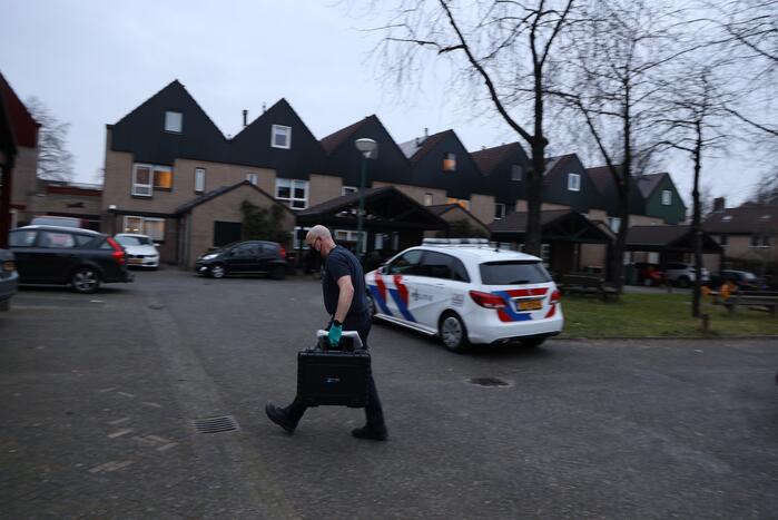 Overleden persoon aangetroffen in woning