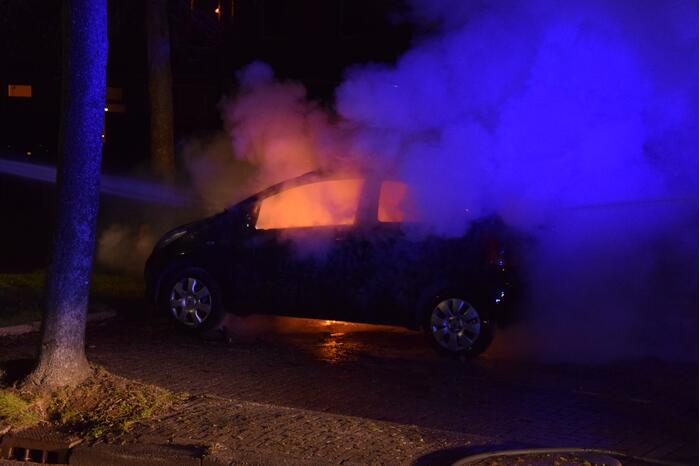 Auto volledig uitgebrand