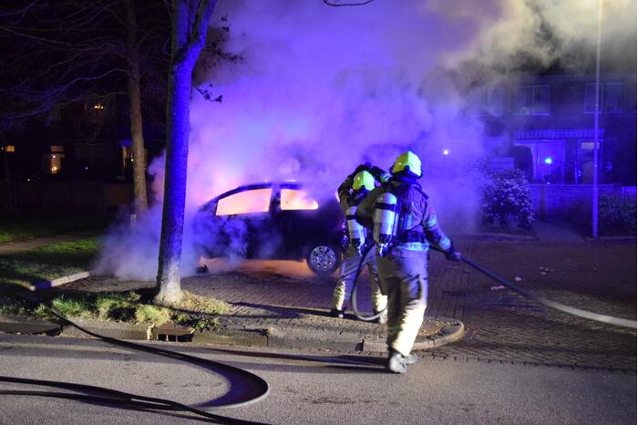 Auto volledig uitgebrand