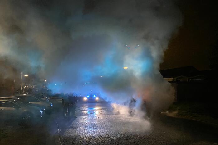 Bestelbus volledig in vlammen