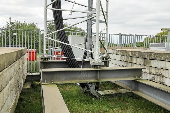 #Alblasserdam Mogelijk brandstichting bij zendmast Hooftmanlaan Alblasserdam.