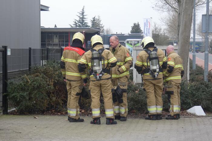 Buitenbrand door medewerkers bedrijf geblust