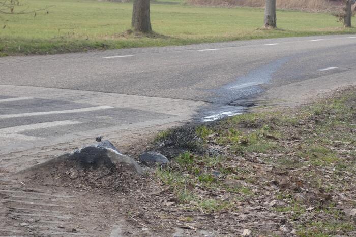 Kilometerslang oliespoor na ongeval