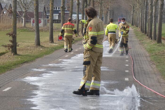 Kilometerslang oliespoor na ongeval