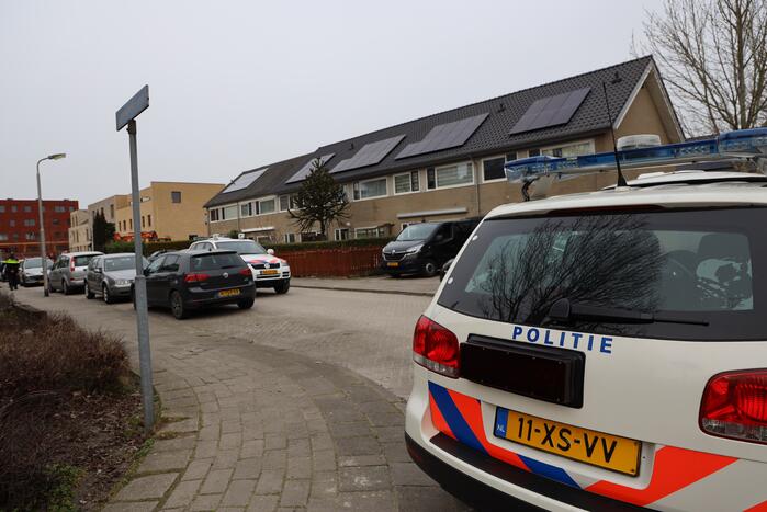 Zwaarbewapende agenten bij woning in Schuilenburg