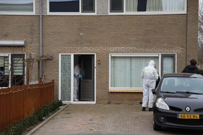 Zwaarbewapende agenten bij woning in Schuilenburg