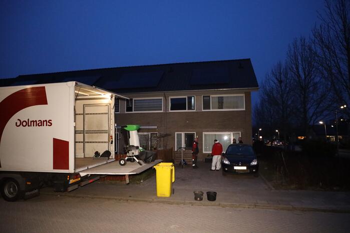 Zwaarbewapende agenten bij woning in Schuilenburg