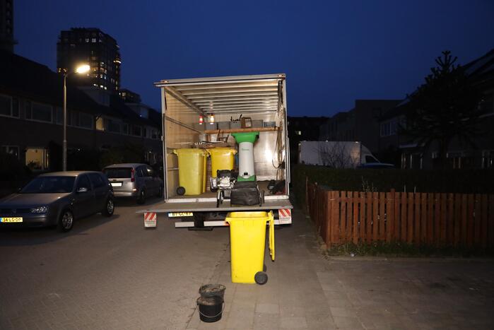 Zwaarbewapende agenten bij woning in Schuilenburg