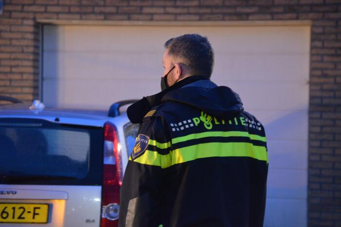 Brandweer onderzoekt vreemde lucht in woning