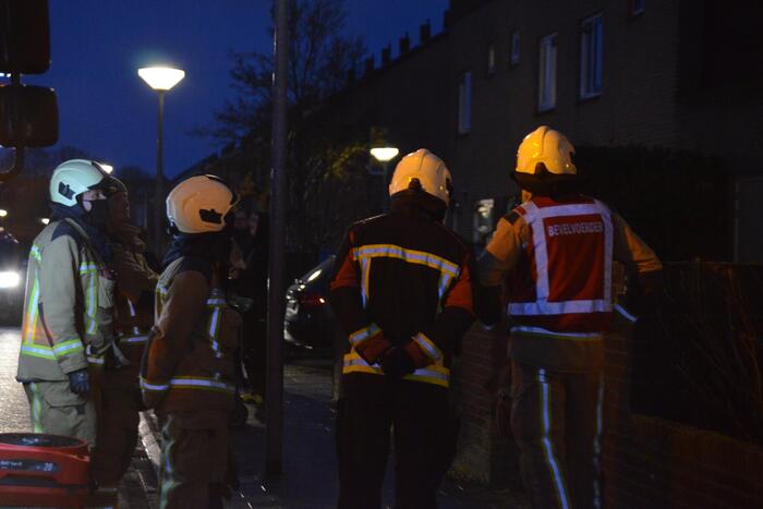 Brandweer onderzoekt vreemde lucht in woning