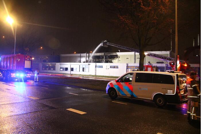 #Amsterdam Uitslaande brand in Westelijk Havengebied Rhoneweg Amsterdam.