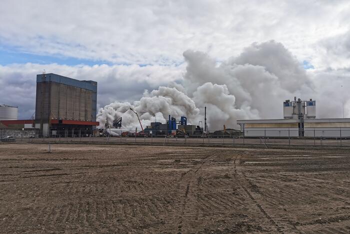 Zeer grote brand bij verschrotingsbedrijf