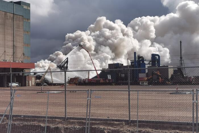 Zeer grote brand bij verschrotingsbedrijf