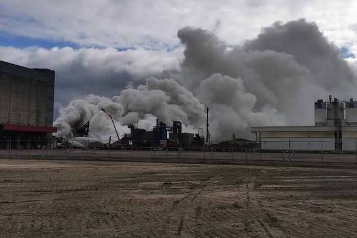 Zeer grote brand bij verschrotingsbedrijf