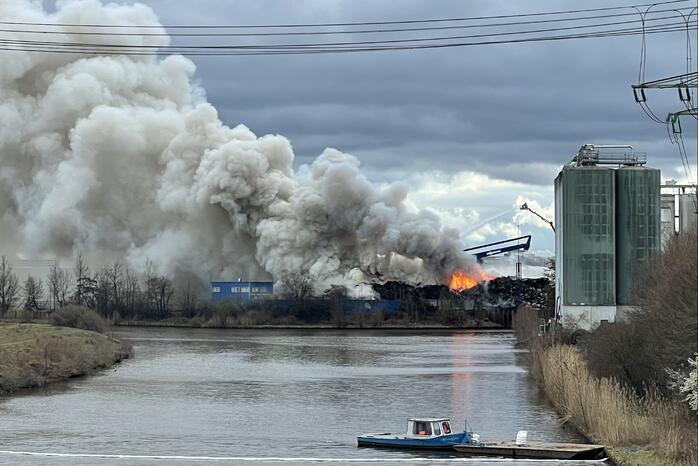 Zeer grote brand bij verschrotingsbedrijf