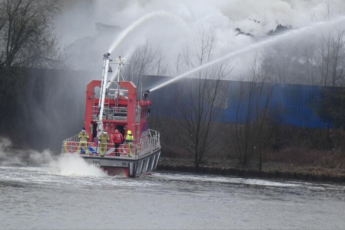 Zeer grote brand bij verschrotingsbedrijf